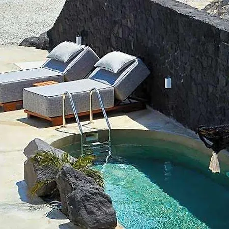 Theano Cave & 4*