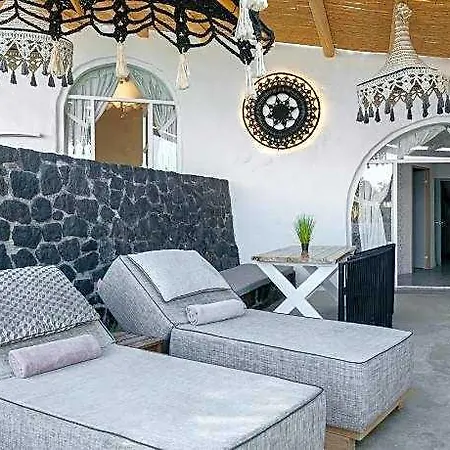 Theano Cave & 4*