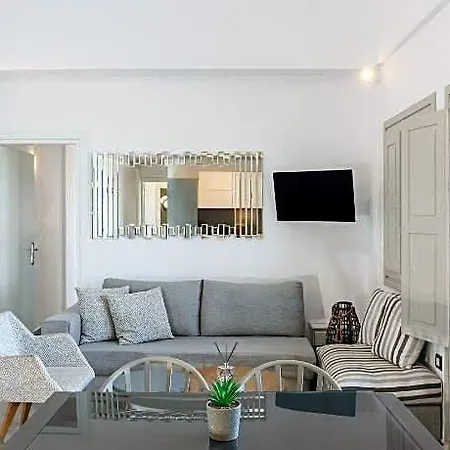 Theano Cave & 4*